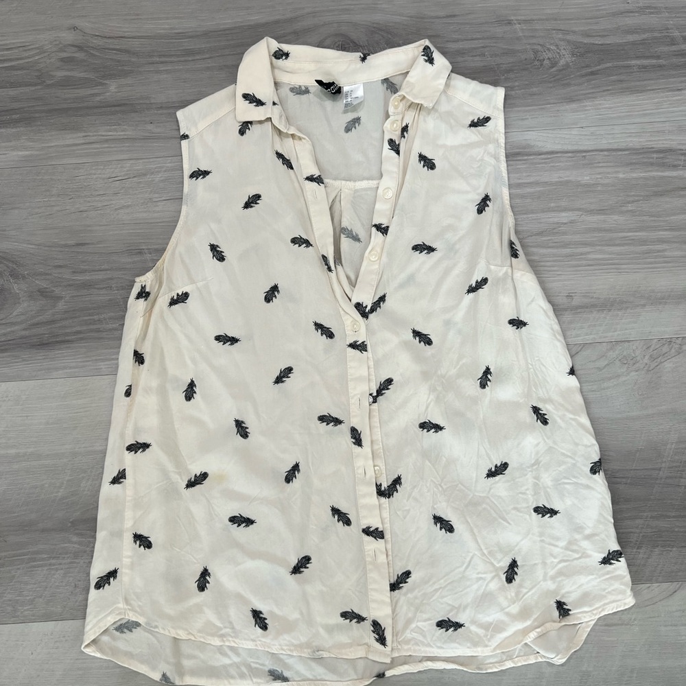 Sleeveless button down top. Size 4